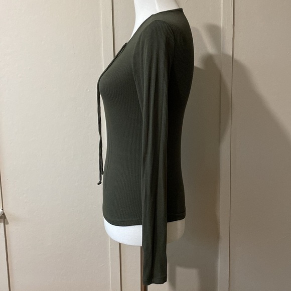 Forever 21 Green V-Neck Lace-up Top, Size Small - Picture 4 of 6